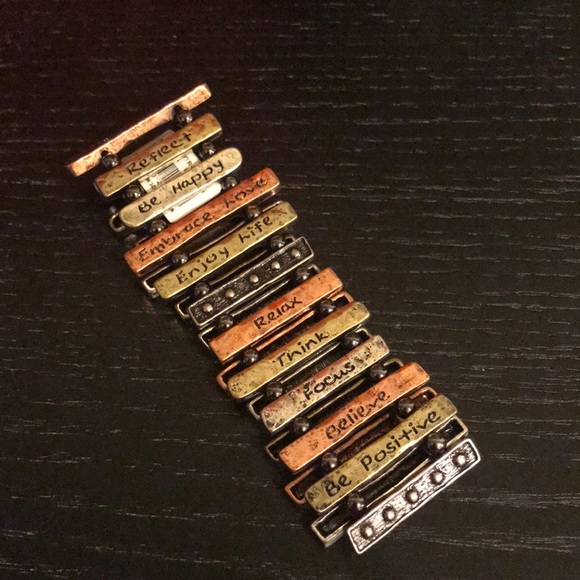 Costume jewelry bracelet - Picture 1 of 2